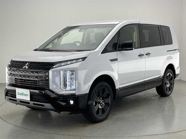 三菱 デリカＤ：５ シャモニー 愛知県 2025(令7)年 0.1万km未満 白Ⅱ CHAMONIX (7人)　4WD　e-Assist/オリジナルナビ取付パッケージ＋リアモニター取付パッケージ(25/300)　ステップレス　（7人）D:5専用11型ナビゲーション(322/300)　12.8型後席用モニター(143/550円)/登録済未使用車　アルパイン１１型ナビ　フルセグＴＶ　全方位カメラ　アルパイン１２．８型後席モニター　衝突軽減　追従クルコン　パワーバックドア　シートヒーター　黒ハーフレザー　ＢＳＭ　電動シート　禁煙車