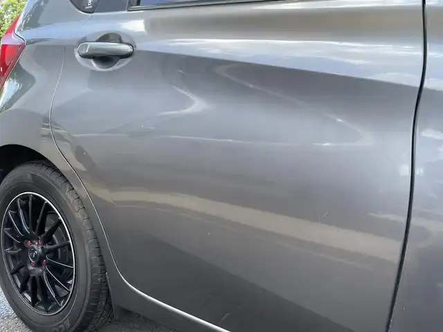 日産 ノート X 埼玉県 2013(平25)年 6.3万km ダークメタルグレー /純正メモリナビ//ワンセグTV//バックカメラ//CD/AUX//スマートキー×2//ETC//アイドリングSTOP//Wエアバッグ//ABS//プライバシーガラス//ドアバイザー//社外15インチAW//新車時保証書//取扱説明書