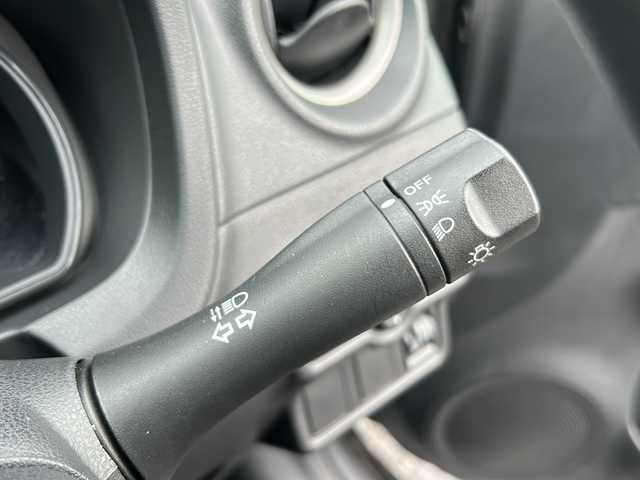 日産 ノート X 千葉県 2013(平25)年 6.3万km ダークメタルグレー ナビ　ＭＭ１１２－Ｗ　バックカメラ　ＣＤ　ＴＶ　ＩＰＯＤＳ　ＥＴＣ　前方ドライブレコーダー　オートライト機能　スマートキー　プッシュスタート Ｗエアバッグ 純正フロアマット　社外１５インチブラックＡＷ