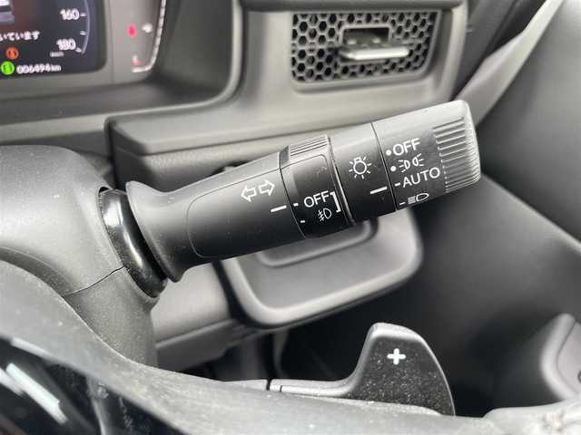 ホンダ ステップワゴン スパーダ 熊本県 2023(令5)年 0.7万km プラチナホワイトパール 純正ナビ/・AM/FM/CD/DVD/BT/SD/・バックカメラ/・TV走行中視聴可能/Honda SENSING/・衝突軽減ブレーキ/・歩行者事故低減ステアリング/・路外逸脱制御機能/・アダプティブクルーズコントロール/・車線維持支援機能/電動格納ミラー/・ブラインドスポットモニター/電動パーキングブレーキ/・ブレーキホールド/ハーフレザーシート/・オットマン（2列目）/・前席シートヒーター/ETC/後席充電ポート（2列目・3列目共に）/後席サンシェード/クリアランスソナー/パドルシフト/シーケンシャルウィンカー/格納シート（3列目）/前後ドライブレコーダー/プッシュスタート/スマートキー
