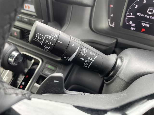 ホンダ ステップワゴン スパーダ 熊本県 2023(令5)年 0.7万km プラチナホワイトパール 純正ナビ/・AM/FM/CD/DVD/BT/SD/・バックカメラ/・TV走行中視聴可能/Honda SENSING/・衝突軽減ブレーキ/・歩行者事故低減ステアリング/・路外逸脱制御機能/・アダプティブクルーズコントロール/・車線維持支援機能/電動格納ミラー/・ブラインドスポットモニター/電動パーキングブレーキ/・ブレーキホールド/ハーフレザーシート/・オットマン（2列目）/・前席シートヒーター/ETC/後席充電ポート（2列目・3列目共に）/後席サンシェード/クリアランスソナー/パドルシフト/シーケンシャルウィンカー/格納シート（3列目）/前後ドライブレコーダー/プッシュスタート/スマートキー