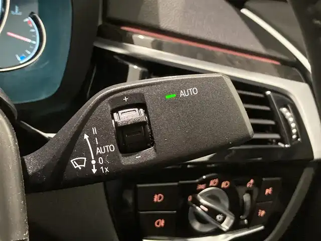 ＢＭＷ ５２３ｉ Mスポーツ 熊本県 2018(平30)年 3.4万km メディテラニアンブルー ・スマートキー/・プッシュスタート/・注意喚起アシスタント/・インテリジェントセーフティ/・PDC自動起動/・アクティブPDC緊急ブレーキ/・パーキングアシスト/・オートハイビーム/・クルーズコントロール(追従式)/・純正HDDナビ/　【DVD・Bluetooth・USB・AppleCarPlay】/・フルセグTV/・全方位カメラ/・ETC/・ドライブレコーダー(前方録画)/・パワートランク/・LEDヘッドランプ/・LEDフォグランプ/・純正マット/・保証書/取説