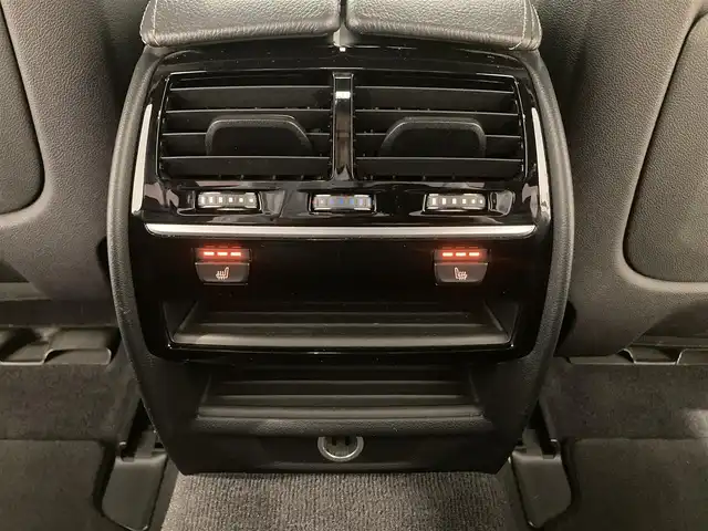 ＢＭＷ ５２３ｉ Mスポーツ 熊本県 2018(平30)年 3.4万km メディテラニアンブルー ・スマートキー/・プッシュスタート/・注意喚起アシスタント/・インテリジェントセーフティ/・PDC自動起動/・アクティブPDC緊急ブレーキ/・パーキングアシスト/・オートハイビーム/・クルーズコントロール(追従式)/・純正HDDナビ/　【DVD・Bluetooth・USB・AppleCarPlay】/・フルセグTV/・全方位カメラ/・ETC/・ドライブレコーダー(前方録画)/・パワートランク/・LEDヘッドランプ/・LEDフォグランプ/・純正マット/・保証書/取説