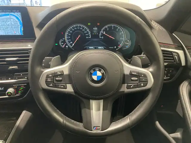 ＢＭＷ ５２３ｉ Mスポーツ 熊本県 2018(平30)年 3.4万km メディテラニアンブルー ・スマートキー/・プッシュスタート/・注意喚起アシスタント/・インテリジェントセーフティ/・PDC自動起動/・アクティブPDC緊急ブレーキ/・パーキングアシスト/・オートハイビーム/・クルーズコントロール(追従式)/・純正HDDナビ/　【DVD・Bluetooth・USB・AppleCarPlay】/・フルセグTV/・全方位カメラ/・ETC/・ドライブレコーダー(前方録画)/・パワートランク/・LEDヘッドランプ/・LEDフォグランプ/・純正マット/・保証書/取説