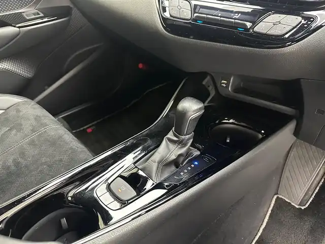 トヨタ Ｃ－ＨＲ S GRスポーツ 兵庫県 2020(令2)年 6万km ブラックマイカ 純正メモリナビ/（BT、Miracast、フルセグ）/純正DA/ミラー型前後ドライブレコーダー/バックカメラ/ACC/PCS/LDA/ビルトインETC/シートヒーター/LEDヘッドライト/LEDフォグランプ/ハーフレザー/オートハイビーム/純正フロアマット/バイザー