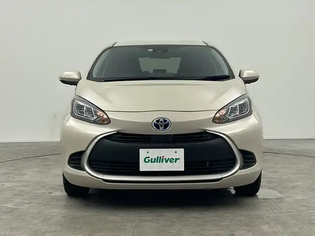 トヨタ アクア G 三重県 2022(令4)年 1万km クリアベージュメタリック 禁煙車/パノラミックビューモニター　/ＢＳＭ　/純正８型ＤＡ　/AM/FM/BT/USB/スマホ連動/ステアリングヒーター　/シートヒーター　/クリアランスソナー　/レーダークルーズコントロール　/ＡＣ１００Ｖ電源　/トヨタセーフティセンス/ステアリングリモコン/純正LEDライト/取説・保証書