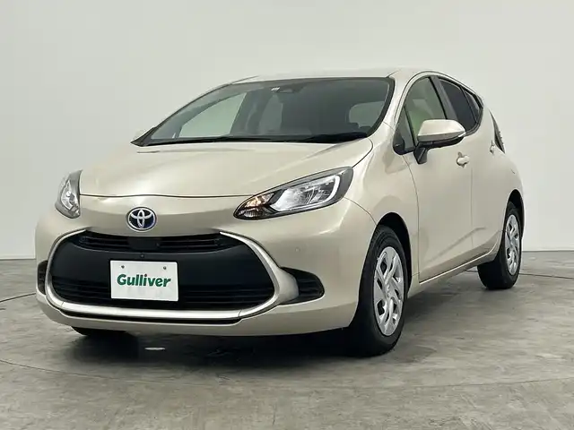 トヨタ アクア G 三重県 2022(令4)年 1万km クリアベージュメタリック 禁煙車/パノラミックビューモニター　/ＢＳＭ　/純正８型ＤＡ　/AM/FM/BT/USB/スマホ連動/ステアリングヒーター　/シートヒーター　/クリアランスソナー　/レーダークルーズコントロール　/ＡＣ１００Ｖ電源　/トヨタセーフティセンス/ステアリングリモコン/純正LEDライト/取説・保証書