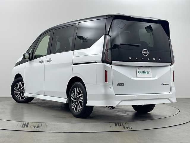 日産 セレナ e－パワー ハイウェイスター V 埼玉県 2025(令7)年 0.1千km 白Ⅱ 届出済未使用車/純正ナビ（HDMI・フルセグ・Bluetooth・USB）/全方位カメラ/ビルトインETC2.0/後席モニター/ブラインドスポットモニター/置くだけ充電/デジタルインナーミラー/両側パワースライドドア/アダプティブクルーズコントロール/コーナーセンサー/レーンキープアシスト/横滑り防止装置/先行車発進お知らせ機能/盗難防止装置/オートブレーキホールド/電動パーキング/ロールサンシェード/ウィンカーミラー/フロントフォグランプ/LEDヘッドライト/純正アルミホイール