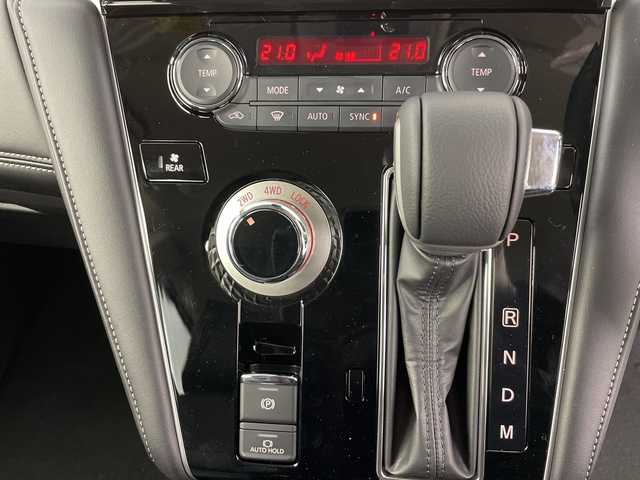 三菱 デリカＤ：５ シャモニー 道央・札幌 2025(令7)年 0.1千km 白Ⅱ ・CHAMONIX (8人)　4WD・/　e-Assist　/寒冷地仕様/・オリジナルナビ取付パッケージ/・マルチアラウンドモニタ-/・＋リアモニター取付パッケージ(25300円)　/・D:5専用11型ナビゲーション(322300円)/・アルパイン　ナビ/フルセグTV/・DVD/CD再生機能　Bluetooth接続/・Apple CarPlay　Android Auto対応/・12.8型後席用モニター(143550円)/・衝突被害軽減ブレーキシステム/・レーダークルーズコントロールシステム/・オートマチックハイビーム/LEDライト/・エレクトリックテールゲート/両側パワースライドドア/・ハーフレザーシート/・運転席パワーシート/前席シートヒーター/・パドルシフト/ウインカーミラー/・純正18インチアルミホイル/・サイド/カーテンエアバッグ/・スマートキー/スペアーキー