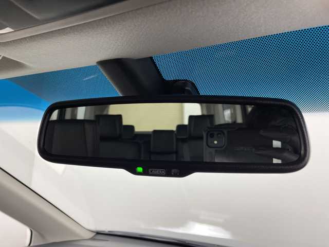 三菱 デリカＤ：５ シャモニー 道央・札幌 2025(令7)年 0.1千km 白Ⅱ ・CHAMONIX (8人)　4WD・/　e-Assist　/寒冷地仕様/・オリジナルナビ取付パッケージ/・マルチアラウンドモニタ-/・＋リアモニター取付パッケージ(25300円)　/・D:5専用11型ナビゲーション(322300円)/・アルパイン　ナビ/フルセグTV/・DVD/CD再生機能　Bluetooth接続/・Apple CarPlay　Android Auto対応/・12.8型後席用モニター(143550円)/・衝突被害軽減ブレーキシステム/・レーダークルーズコントロールシステム/・オートマチックハイビーム/LEDライト/・エレクトリックテールゲート/両側パワースライドドア/・ハーフレザーシート/・運転席パワーシート/前席シートヒーター/・パドルシフト/ウインカーミラー/・純正18インチアルミホイル/・サイド/カーテンエアバッグ/・スマートキー/スペアーキー