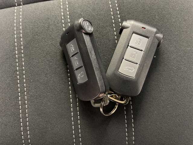 三菱 デリカＤ：５ シャモニー 道央・札幌 2025(令7)年 0.1千km 白Ⅱ ・CHAMONIX (8人)　4WD・/　e-Assist　/寒冷地仕様/・オリジナルナビ取付パッケージ/・マルチアラウンドモニタ-/・＋リアモニター取付パッケージ(25300円)　/・D:5専用11型ナビゲーション(322300円)/・アルパイン　ナビ/フルセグTV/・DVD/CD再生機能　Bluetooth接続/・Apple CarPlay　Android Auto対応/・12.8型後席用モニター(143550円)/・衝突被害軽減ブレーキシステム/・レーダークルーズコントロールシステム/・オートマチックハイビーム/LEDライト/・エレクトリックテールゲート/両側パワースライドドア/・ハーフレザーシート/・運転席パワーシート/前席シートヒーター/・パドルシフト/ウインカーミラー/・純正18インチアルミホイル/・サイド/カーテンエアバッグ/・スマートキー/スペアーキー