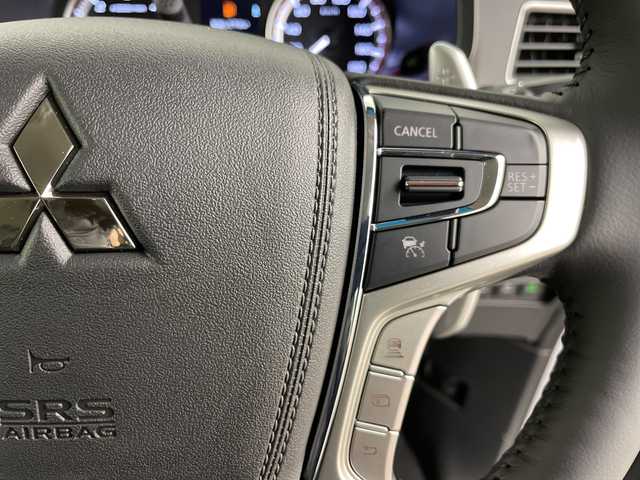 三菱 デリカＤ：５ シャモニー 道央・札幌 2025(令7)年 0.1千km 白Ⅱ ・CHAMONIX (8人)　4WD・/　e-Assist　/寒冷地仕様/・オリジナルナビ取付パッケージ/・マルチアラウンドモニタ-/・＋リアモニター取付パッケージ(25300円)　/・D:5専用11型ナビゲーション(322300円)/・アルパイン　ナビ/フルセグTV/・DVD/CD再生機能　Bluetooth接続/・Apple CarPlay　Android Auto対応/・12.8型後席用モニター(143550円)/・衝突被害軽減ブレーキシステム/・レーダークルーズコントロールシステム/・オートマチックハイビーム/LEDライト/・エレクトリックテールゲート/両側パワースライドドア/・ハーフレザーシート/・運転席パワーシート/前席シートヒーター/・パドルシフト/ウインカーミラー/・純正18インチアルミホイル/・サイド/カーテンエアバッグ/・スマートキー/スペアーキー