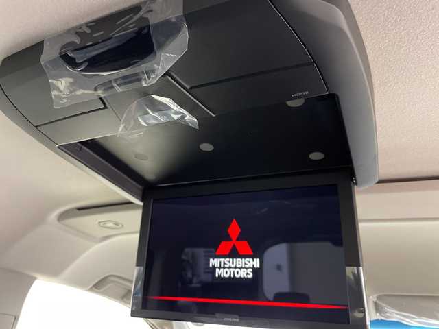 三菱 デリカＤ：５ シャモニー 道央・札幌 2025(令7)年 0.1千km 白Ⅱ ・CHAMONIX (8人)　4WD・/　e-Assist　/寒冷地仕様/・オリジナルナビ取付パッケージ/・マルチアラウンドモニタ-/・＋リアモニター取付パッケージ(25300円)　/・D:5専用11型ナビゲーション(322300円)/・アルパイン　ナビ/フルセグTV/・DVD/CD再生機能　Bluetooth接続/・Apple CarPlay　Android Auto対応/・12.8型後席用モニター(143550円)/・衝突被害軽減ブレーキシステム/・レーダークルーズコントロールシステム/・オートマチックハイビーム/LEDライト/・エレクトリックテールゲート/両側パワースライドドア/・ハーフレザーシート/・運転席パワーシート/前席シートヒーター/・パドルシフト/ウインカーミラー/・純正18インチアルミホイル/・サイド/カーテンエアバッグ/・スマートキー/スペアーキー