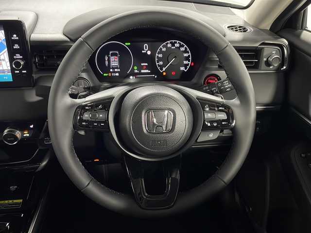 ホンダ ヴェゼル ハイブリッド e:HEV Z 広島県 2025(令7)年 0.1千km クリスタルブラックパール 登録済未使用車（5km）/9型Honda CONNECTディスプレイ/パワーテールゲート/ハーフレザーシート/シートヒーター/ステアリングヒーター/ホンダセンシング/・衝突軽減ブレーキ/・誤発進抑制機能/・レーンキープアシスト/・パーキングセンサー/・アダプティブクルーズコントロール/・アダプティブドライビングビーム/・ブラインドスポットインフォメーション/バックカメラ/減速セレクター/ヒルディセントコントロール/電動パーキングブレーキ/オートブレーキホールド/LEDヘッドランプ/オートライト/ETC2.0/ワイヤレス充電/USB入力端子