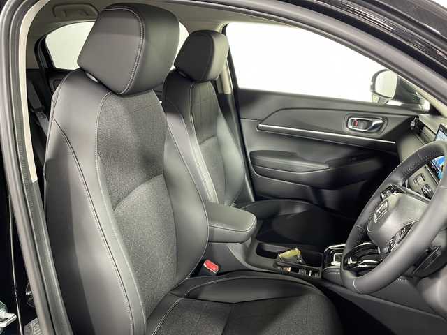 ホンダ ヴェゼル ハイブリッド e:HEV Z 広島県 2025(令7)年 0.1千km クリスタルブラックパール 登録済未使用車（5km）/9型Honda CONNECTディスプレイ/パワーテールゲート/ハーフレザーシート/シートヒーター/ステアリングヒーター/ホンダセンシング/・衝突軽減ブレーキ/・誤発進抑制機能/・レーンキープアシスト/・パーキングセンサー/・アダプティブクルーズコントロール/・アダプティブドライビングビーム/・ブラインドスポットインフォメーション/バックカメラ/減速セレクター/ヒルディセントコントロール/電動パーキングブレーキ/オートブレーキホールド/LEDヘッドランプ/オートライト/ETC2.0/ワイヤレス充電/USB入力端子