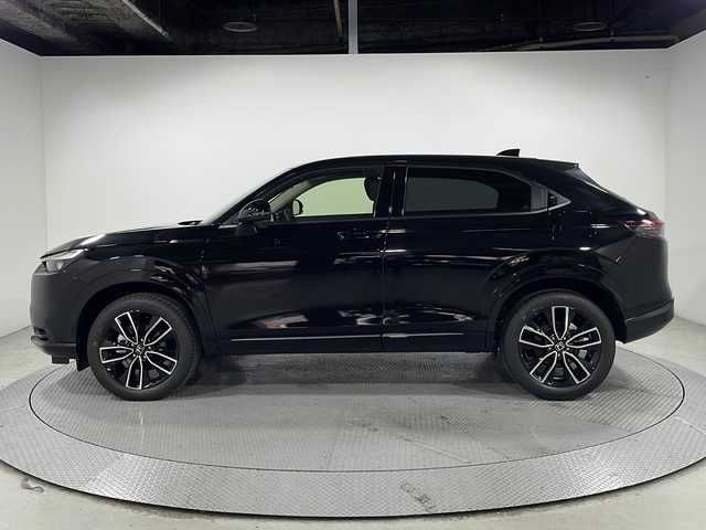 ホンダ ヴェゼル ハイブリッド e:HEV Z 広島県 2025(令7)年 0.1千km クリスタルブラックパール 登録済未使用車（5km）/9型Honda CONNECTディスプレイ/パワーテールゲート/ハーフレザーシート/シートヒーター/ステアリングヒーター/ホンダセンシング/・衝突軽減ブレーキ/・誤発進抑制機能/・レーンキープアシスト/・パーキングセンサー/・アダプティブクルーズコントロール/・アダプティブドライビングビーム/・ブラインドスポットインフォメーション/バックカメラ/減速セレクター/ヒルディセントコントロール/電動パーキングブレーキ/オートブレーキホールド/LEDヘッドランプ/オートライト/ETC2.0/ワイヤレス充電/USB入力端子