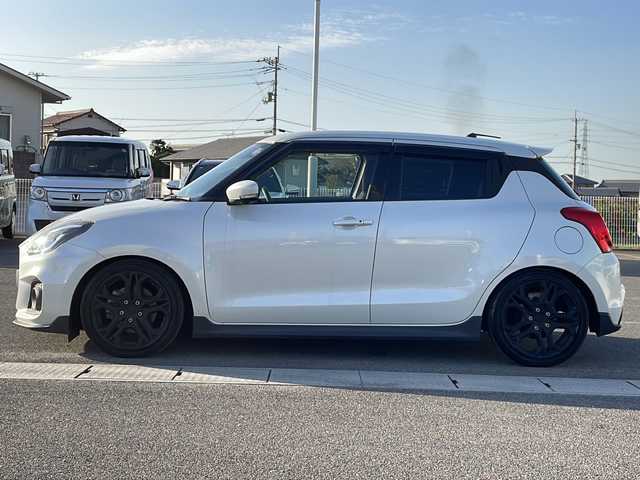 スズキ スイフト スポーツ セーフティPKG 香川県 2018(平30)年 7万km ピュアホワイトP 純正SDナビ（フルセグTV/CD，DVD再生/BT)/アラウンドビューモニター/シートヒーター/ローダウン/HKSマフラー/ビルトインETC/純正フロアマット/オートライト