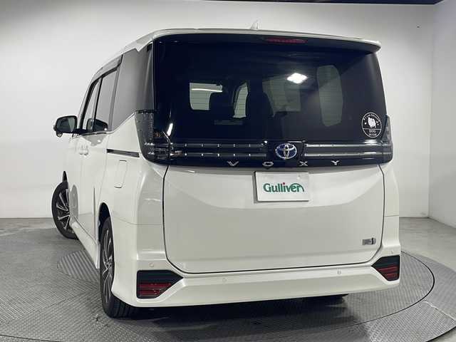 トヨタ ヴォクシー ハイブリッド S－Z 広島県 2023(令5)年 0.9万km ホワイトパールクリスタルシャイン 純正10.5型ディスプレイオーディオ（Bluetooth/フルセグTV/スマホ連携）/両側パワースライドドア/バックカメラ/CD/DVDデッキ/ハーフレザーシート/シートヒーター/セーフティセンス/・プリクラッシュセーフティ/・レーントレーシングアシスト/・レーダークルーズコントロール/・オートマチックハイビーム/・ロードサインアシスト/LEDヘッドランプ/純正17インチAW/USB/HDMI入力端子/ETC2.0/AC100V/1500W電源/ドライブレコーダー