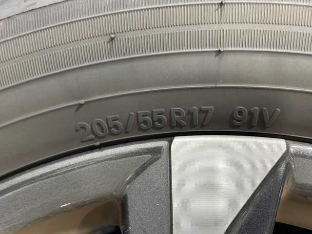 トヨタ ヴォクシー ハイブリッド S－Z 広島県 2023(令5)年 0.9万km ホワイトパールクリスタルシャイン 純正10.5型ディスプレイオーディオ（Bluetooth/フルセグTV/スマホ連携）/両側パワースライドドア/バックカメラ/CD/DVDデッキ/ハーフレザーシート/シートヒーター/セーフティセンス/・プリクラッシュセーフティ/・レーントレーシングアシスト/・レーダークルーズコントロール/・オートマチックハイビーム/・ロードサインアシスト/LEDヘッドランプ/純正17インチAW/USB/HDMI入力端子/ETC2.0/AC100V/1500W電源/ドライブレコーダー