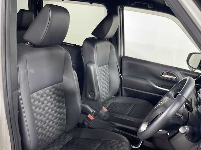 トヨタ ヴォクシー ハイブリッド S－Z 広島県 2023(令5)年 0.9万km ホワイトパールクリスタルシャイン 純正10.5型ディスプレイオーディオ（Bluetooth/フルセグTV/スマホ連携）/両側パワースライドドア/バックカメラ/CD/DVDデッキ/ハーフレザーシート/シートヒーター/セーフティセンス/・プリクラッシュセーフティ/・レーントレーシングアシスト/・レーダークルーズコントロール/・オートマチックハイビーム/・ロードサインアシスト/LEDヘッドランプ/純正17インチAW/USB/HDMI入力端子/ETC2.0/AC100V/1500W電源/ドライブレコーダー