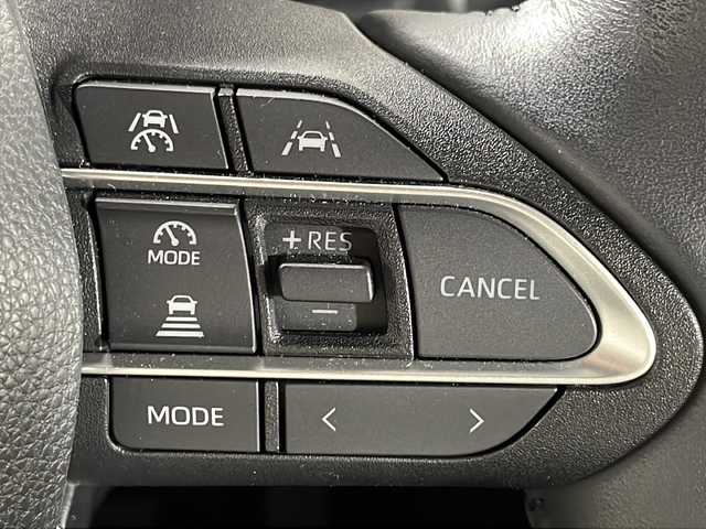 トヨタ ヴォクシー ハイブリッド S－Z 広島県 2023(令5)年 0.9万km ホワイトパールクリスタルシャイン 純正10.5型ディスプレイオーディオ（Bluetooth/フルセグTV/スマホ連携）/両側パワースライドドア/バックカメラ/CD/DVDデッキ/ハーフレザーシート/シートヒーター/セーフティセンス/・プリクラッシュセーフティ/・レーントレーシングアシスト/・レーダークルーズコントロール/・オートマチックハイビーム/・ロードサインアシスト/LEDヘッドランプ/純正17インチAW/USB/HDMI入力端子/ETC2.0/AC100V/1500W電源/ドライブレコーダー