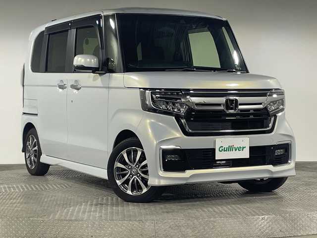 ホンダ Ｎ ＢＯＸ カスタム L 神奈川県 2022(令4)年 1.3万km プレミアムサンライトホワイトパール 純正8インチナビゲーション【VXU-207NBi】/Bluetooth　フルセグ　SD　CD　DVD　USB/バックカメラ/片側電動スライドドア/ホンダセンシング/衝突軽減ブレーキ/誤発進抑制機能/後方誤発進抑制機能/歩行者事故低減ステアリング/先行車発進お知らせ機能/アダブティブクルーズコントロール/オートハイビーム/標識認識機能/路外逸脱抑制機能/パーキングセンサーシステム/ステアリングスイッチ/チルトステアリング/前席シートヒーター/運転席シートリフター/前席シートバックポケット/テーブル/純正前後ドライブレコーダー/社外ETC/ECON/プッシュスタート/スマートキー/電動パーキングブレーキ/オートブレーキホールド/LEDヘッドランプ/LEDフロントフォグランプ/オートライト/純正サイド/リアスポイラー/純正14インチアルミホイール/スペアキー
