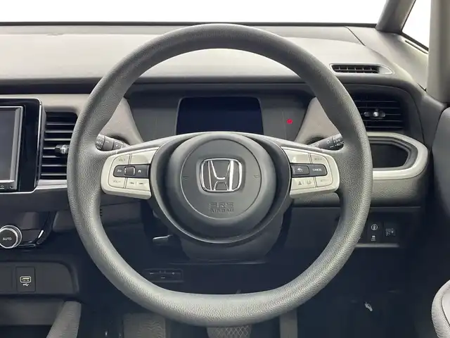 ホンダ フィット e:HEVクロスター 新潟県 2020(令2)年 2.6万km プラチナホワイトパール 純正メモリナビ【VXM-205VFEi】/　フルセグTV/Bluetooth/DVD/USB/ホンダセンシング/・衝突被害軽減ブレーキ/・誤発進抑制機能/・後方誤発進抑制機能/・近距離衝突軽減ブレーキ/・歩行者事故低減ステアリング/・路外逸脱抑制機能/・渋滞追従機能付アダプティブ・クルーズ・コントロール/・車線維持支援システム/・先行車発進お知らせ機能/・標識認識機能/・オートハイビーム/前後コーナーセンサー/前後ドライブレコーダー/バックモニター/ビルトインETC/LEDヘッドライト/横滑り防止装置