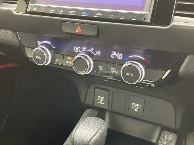 ホンダ フィット e:HEVクロスター 新潟県 2020(令2)年 2.6万km プラチナホワイトパール 純正メモリナビ【VXM-205VFEi】/　フルセグTV/Bluetooth/DVD/USB/ホンダセンシング/・衝突被害軽減ブレーキ/・誤発進抑制機能/・後方誤発進抑制機能/・近距離衝突軽減ブレーキ/・歩行者事故低減ステアリング/・路外逸脱抑制機能/・渋滞追従機能付アダプティブ・クルーズ・コントロール/・車線維持支援システム/・先行車発進お知らせ機能/・標識認識機能/・オートハイビーム/前後コーナーセンサー/前後ドライブレコーダー/バックモニター/ビルトインETC/LEDヘッドライト/横滑り防止装置