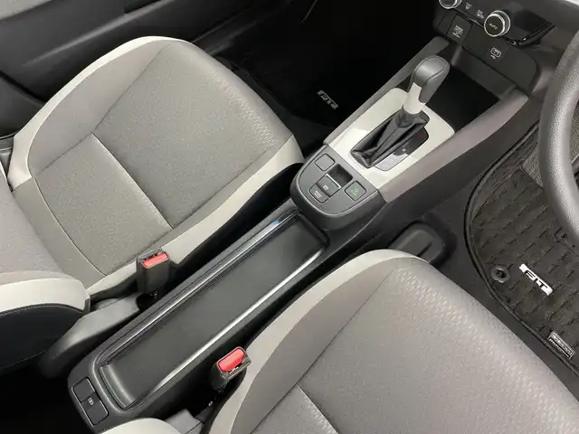 ホンダ フィット e:HEVクロスター 新潟県 2020(令2)年 2.6万km プラチナホワイトパール 純正メモリナビ【VXM-205VFEi】/　フルセグTV/Bluetooth/DVD/USB/ホンダセンシング/・衝突被害軽減ブレーキ/・誤発進抑制機能/・後方誤発進抑制機能/・近距離衝突軽減ブレーキ/・歩行者事故低減ステアリング/・路外逸脱抑制機能/・渋滞追従機能付アダプティブ・クルーズ・コントロール/・車線維持支援システム/・先行車発進お知らせ機能/・標識認識機能/・オートハイビーム/前後コーナーセンサー/前後ドライブレコーダー/バックモニター/ビルトインETC/LEDヘッドライト/横滑り防止装置