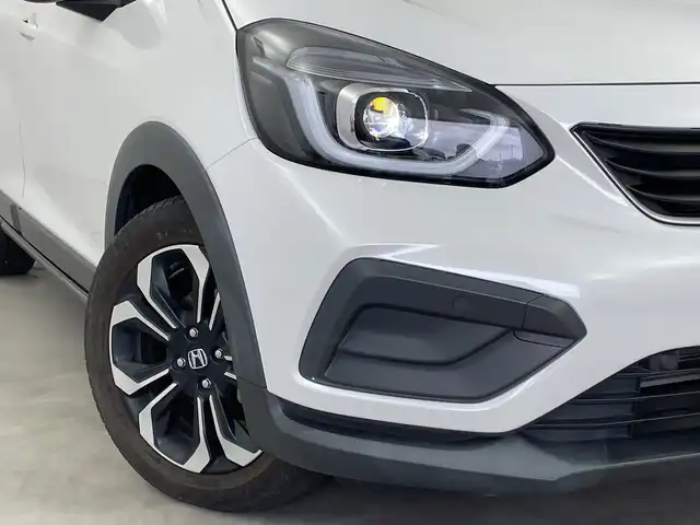 ホンダ フィット e:HEVクロスター 新潟県 2020(令2)年 2.6万km プラチナホワイトパール 純正メモリナビ【VXM-205VFEi】/　フルセグTV/Bluetooth/DVD/USB/ホンダセンシング/・衝突被害軽減ブレーキ/・誤発進抑制機能/・後方誤発進抑制機能/・近距離衝突軽減ブレーキ/・歩行者事故低減ステアリング/・路外逸脱抑制機能/・渋滞追従機能付アダプティブ・クルーズ・コントロール/・車線維持支援システム/・先行車発進お知らせ機能/・標識認識機能/・オートハイビーム/前後コーナーセンサー/前後ドライブレコーダー/バックモニター/ビルトインETC/LEDヘッドライト/横滑り防止装置