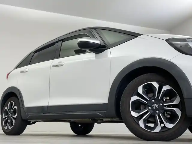 ホンダ フィット e:HEVクロスター 新潟県 2020(令2)年 2.6万km プラチナホワイトパール 純正メモリナビ【VXM-205VFEi】/　フルセグTV/Bluetooth/DVD/USB/ホンダセンシング/・衝突被害軽減ブレーキ/・誤発進抑制機能/・後方誤発進抑制機能/・近距離衝突軽減ブレーキ/・歩行者事故低減ステアリング/・路外逸脱抑制機能/・渋滞追従機能付アダプティブ・クルーズ・コントロール/・車線維持支援システム/・先行車発進お知らせ機能/・標識認識機能/・オートハイビーム/前後コーナーセンサー/前後ドライブレコーダー/バックモニター/ビルトインETC/LEDヘッドライト/横滑り防止装置