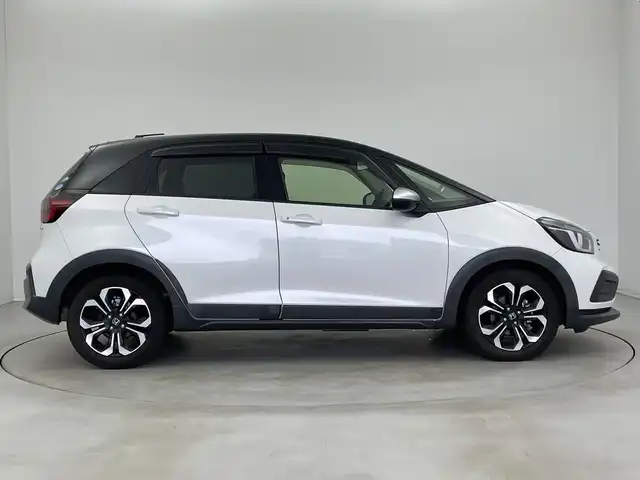 ホンダ フィット e:HEVクロスター 新潟県 2020(令2)年 2.6万km プラチナホワイトパール 純正メモリナビ【VXM-205VFEi】/　フルセグTV/Bluetooth/DVD/USB/ホンダセンシング/・衝突被害軽減ブレーキ/・誤発進抑制機能/・後方誤発進抑制機能/・近距離衝突軽減ブレーキ/・歩行者事故低減ステアリング/・路外逸脱抑制機能/・渋滞追従機能付アダプティブ・クルーズ・コントロール/・車線維持支援システム/・先行車発進お知らせ機能/・標識認識機能/・オートハイビーム/前後コーナーセンサー/前後ドライブレコーダー/バックモニター/ビルトインETC/LEDヘッドライト/横滑り防止装置