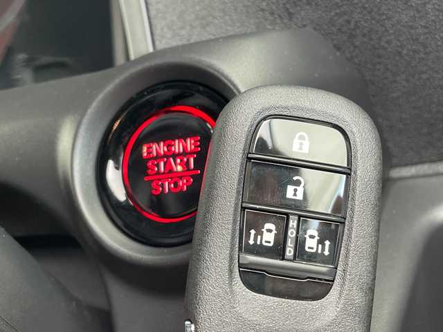 ホンダ Ｎ ＢＯＸ カスタム コーディネートスタイル 愛知県 2025(令7)年 0.1千km プラチナホワイトパール 届出済未使用車/ホンダセンシング/純正9型ディスプレイオーディオナビ/全方位カメラ/両側パワースライドドア/レーダークルーズコントロール/シートヒーター/コーナーセンサー/純正アルミホイール/LEDヘッドライト/レーンキープアシスト/オートマチックハイビーム/衝突軽減システム/フルセグ/CD DVD/Bluetooth/ステアリングスイッチ/スマートキー/プッシュスタート