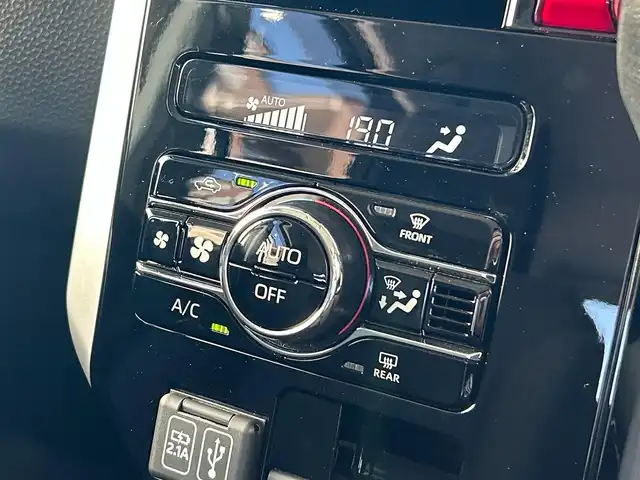 トヨタ ルーミー カスタムG－T 滋賀県 2023(令5)年 0.7万km プラムブラウンパールクリスタルシャイン モデリスタエアロ/両側パワースライドドア/9インチ純正ディスプレイオーディオ/（FM/AM/フルセグ/Bluetooth/USB）/バックカメラ/ETC/前後ドライブレコーダー/スマートアシスト/・ブレーキ制御付誤発進抑制機能/・衝突回避支援ブレーキ機能/・衝突警報機能/・レーンキープアシスト	/・アダプティブクルーズコントロール/・コーナー・バックセンサー（ソナー）	/・標識検知機能	/アイドリングストップ/電動格納ミラー/電子パーキング/ブレーキホールド/革巻きステアリング/ステアリングスイッチ/オートライト/LEDヘッドライト/フロントフォグ/フルオートエアコン/プッシュスタート/スマートキー/純正フロアマット/USB端子