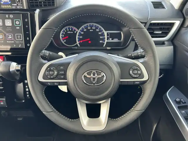 トヨタ ルーミー カスタムG－T 滋賀県 2023(令5)年 0.7万km プラムブラウンパールクリスタルシャイン モデリスタエアロ/両側パワースライドドア/9インチ純正ディスプレイオーディオ/（FM/AM/フルセグ/Bluetooth/USB）/バックカメラ/ETC/前後ドライブレコーダー/スマートアシスト/・ブレーキ制御付誤発進抑制機能/・衝突回避支援ブレーキ機能/・衝突警報機能/・レーンキープアシスト	/・アダプティブクルーズコントロール/・コーナー・バックセンサー（ソナー）	/・標識検知機能	/アイドリングストップ/電動格納ミラー/電子パーキング/ブレーキホールド/革巻きステアリング/ステアリングスイッチ/オートライト/LEDヘッドライト/フロントフォグ/フルオートエアコン/プッシュスタート/スマートキー/純正フロアマット/USB端子