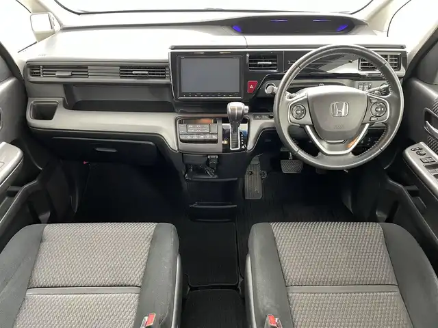 ホンダ ステップワゴン スパーダ ホンダセンシング 福島県 2017(平29)年 14.4万km ホワイトオーキッドパール ホンダセンシング/・衝突軽減ブレーキ/・アダプティブクルーズコントロール/・車線逸脱抑制機能/・路外逸脱警報機能/・誤発進抑制機能/・先行車発進お知らせ機能/・標識認識機能/純正ナビゲーション/・CD/DVD/AM・FM/TV/BT/SD/・バックカメラ/・ETC/前後ドライブレコーダー/両側パワースライドドア/革巻きステアリング/・ステアリングスイッチ/・パドルシフト/プッシュスタート/・スマートキー/ドアバイザー/純正フロアマット/LEDライト/・フォグライト/冬タイヤ