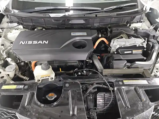 日産 エクストレイル ハイブリッド モード・プレミア エマージェンシーB 福岡県 2016(平28)年 6.9万km ブリリアントホワイトパール 4WD/純正MOPナビ/フルセグTV/リモコンオートバックドア/アラウンドビューモニター/クルーズコントロール/エマージェンシーブレーキ/パーキングアシスト/後側方車両検知警報/ふらつき警報/LEDヘッドランプ/フロントフォグランプ/革巻きステアリング/ツートーン革シート/前席シートヒーター/純正18インチアルミホイール/スマートキー/プッシュエンジンスターター/禁煙車