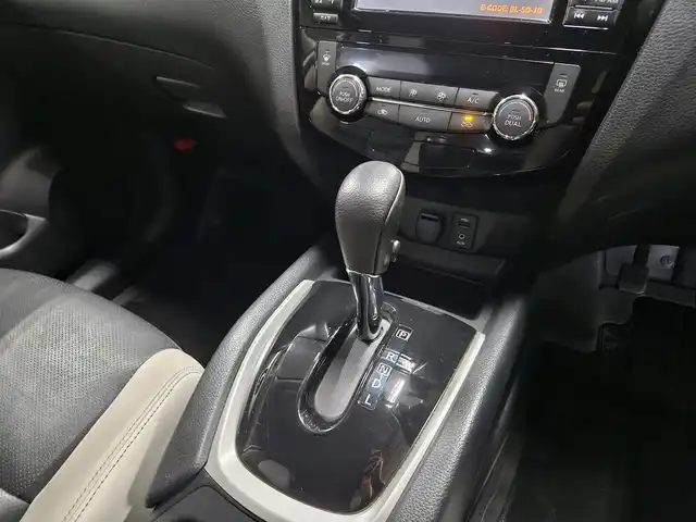 日産 エクストレイル ハイブリッド モード・プレミア エマージェンシーB 福岡県 2016(平28)年 6.9万km ブリリアントホワイトパール 4WD/純正MOPナビ/フルセグTV/リモコンオートバックドア/アラウンドビューモニター/クルーズコントロール/エマージェンシーブレーキ/パーキングアシスト/後側方車両検知警報/ふらつき警報/LEDヘッドランプ/フロントフォグランプ/革巻きステアリング/ツートーン革シート/前席シートヒーター/純正18インチアルミホイール/スマートキー/プッシュエンジンスターター/禁煙車