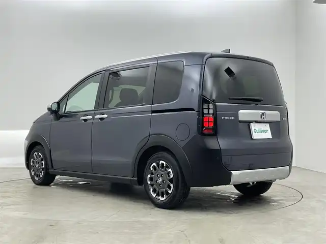 ホンダ フリード ハイブリット e:HEV クロスター 埼玉県 2025(令7)年 0.1千km メテオロイドグレーメタリック 登録済未使用車　純正９インチナビ　バックカメラ　ＢＳＭ　ホンダセンシング　アダプティブクルーズコントロール　シートヒーター　ハーフレザー　純正アルミホイール　オートハイビーム　ＬＥＤヘッドライト　ＴＶ