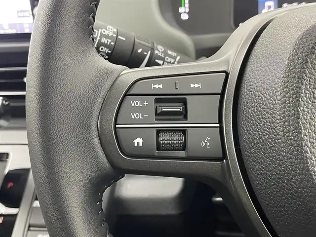 ホンダ フリード ハイブリット e:HEV クロスター 埼玉県 2025(令7)年 0.1千km メテオロイドグレーメタリック 登録済未使用車　純正９インチナビ　バックカメラ　ＢＳＭ　ホンダセンシング　アダプティブクルーズコントロール　シートヒーター　ハーフレザー　純正アルミホイール　オートハイビーム　ＬＥＤヘッドライト　ＴＶ