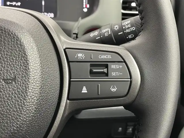 ホンダ フリード ハイブリット e:HEV クロスター 埼玉県 2025(令7)年 0.1千km メテオロイドグレーメタリック 登録済未使用車　純正９インチナビ　バックカメラ　ＢＳＭ　ホンダセンシング　アダプティブクルーズコントロール　シートヒーター　ハーフレザー　純正アルミホイール　オートハイビーム　ＬＥＤヘッドライト　ＴＶ