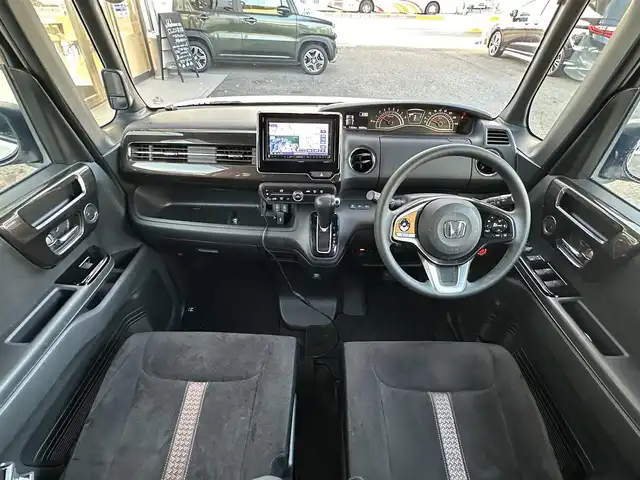 ホンダ Ｎ ＢＯＸ カスタム G EX ホンダセンシング 滋賀県 2017(平29)年 10.1万km プレミアムホワイトパールⅡ (株)IDOMが運営する【じしゃロン草津店】の自社ローン専用車両になりますこちらは現金またはオートローンご利用時の価格です。自社ローンご希望の方は別途その旨お申付け下さい