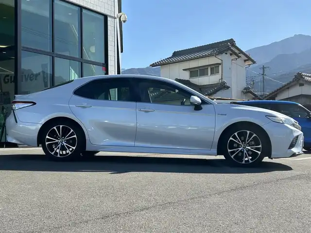 トヨタ カムリ WSレザーパッケージ 愛媛県 2019(令1)年 6.5万km プラチナホワイトパールマイカ 純正ナビ（Bluetooth/SD/フルセグテレビ）/ビルトインETC/バックカメラ/USB入力端子/追従型クルーズコントロール/リアクロストラフィックブレーキ/ブラインドスポットモニター/前後コーナーセンサー/前席パワーシート/前席シートヒーター/レーンキープアシスト/横滑り防止装置/衝突被害軽減システム/カーテンエアバック/純正18インチAW/LEDヘッドライト/フォグランプ/スペアキー