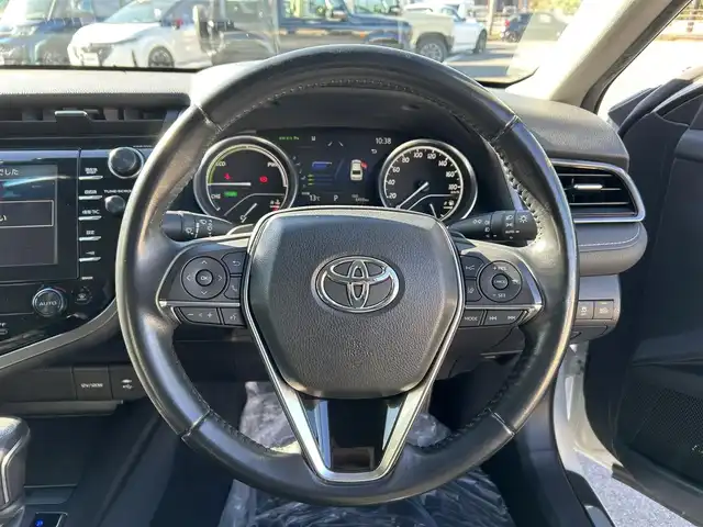 トヨタ カムリ WSレザーパッケージ 愛媛県 2019(令1)年 6.5万km プラチナホワイトパールマイカ 純正ナビ（Bluetooth/SD/フルセグテレビ）/ビルトインETC/バックカメラ/USB入力端子/追従型クルーズコントロール/リアクロストラフィックブレーキ/ブラインドスポットモニター/前後コーナーセンサー/前席パワーシート/前席シートヒーター/レーンキープアシスト/横滑り防止装置/衝突被害軽減システム/カーテンエアバック/純正18インチAW/LEDヘッドライト/フォグランプ/スペアキー