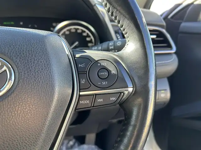 トヨタ カムリ WSレザーパッケージ 愛媛県 2019(令1)年 6.5万km プラチナホワイトパールマイカ 純正ナビ（Bluetooth/SD/フルセグテレビ）/ビルトインETC/バックカメラ/USB入力端子/追従型クルーズコントロール/リアクロストラフィックブレーキ/ブラインドスポットモニター/前後コーナーセンサー/前席パワーシート/前席シートヒーター/レーンキープアシスト/横滑り防止装置/衝突被害軽減システム/カーテンエアバック/純正18インチAW/LEDヘッドライト/フォグランプ/スペアキー