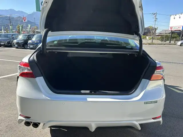 トヨタ カムリ WSレザーパッケージ 愛媛県 2019(令1)年 6.5万km プラチナホワイトパールマイカ 純正ナビ（Bluetooth/SD/フルセグテレビ）/ビルトインETC/バックカメラ/USB入力端子/追従型クルーズコントロール/リアクロストラフィックブレーキ/ブラインドスポットモニター/前後コーナーセンサー/前席パワーシート/前席シートヒーター/レーンキープアシスト/横滑り防止装置/衝突被害軽減システム/カーテンエアバック/純正18インチAW/LEDヘッドライト/フォグランプ/スペアキー