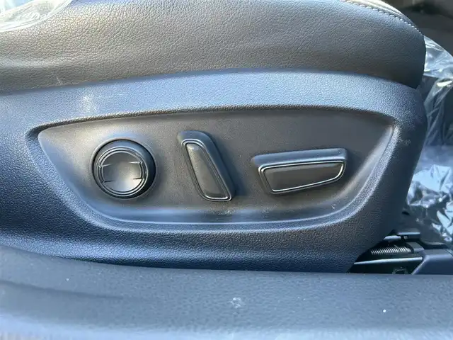 トヨタ カムリ WSレザーパッケージ 愛媛県 2019(令1)年 6.5万km プラチナホワイトパールマイカ 純正ナビ（Bluetooth/SD/フルセグテレビ）/ビルトインETC/バックカメラ/USB入力端子/追従型クルーズコントロール/リアクロストラフィックブレーキ/ブラインドスポットモニター/前後コーナーセンサー/前席パワーシート/前席シートヒーター/レーンキープアシスト/横滑り防止装置/衝突被害軽減システム/カーテンエアバック/純正18インチAW/LEDヘッドライト/フォグランプ/スペアキー