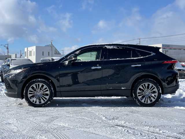 トヨタ ハリアー ハイブリッド Z レザーパッケージ 道央・札幌 2021(令3)年 6.8万km プレシャスブラックパール ４WD/JBLプレミアムサウンド/純正メモリーナビ/AM/FM/BT/フルセグ/トヨタセーフティセンス/衝突被害軽減ブレーキ/横滑り防止装置/レーダークルーズコントロール/レーンキープアシスト/クリアランスソナー/ブラインドスポットモニター/バックカメラ/フロントカメラ/全方位カメラ/パノラミックビューモニター/ビルトインETC/ドライブレコーダー/アイドリングストップ/DRIVEMODE/EVMODE/パワーバックドア/前席パワーシート/D席メモリーシート/前席シートヒーター/前席エアシート/レザーシート/革巻きステアリング/ステアリングリモコン/ハンドルヒーター/電動パーキング/ブレーキホールド/デジタルインナーミラー/MTモード付AT/プッシュスタート/スマートキー/LEDヘッドライト/オートライト/オートマチックハイビーム/フォグランプ/電動格納ミラー/ヒーテッドドアミラー/ウィンカーミラー/純正フロアマット/ドアバイザー/スペアキー