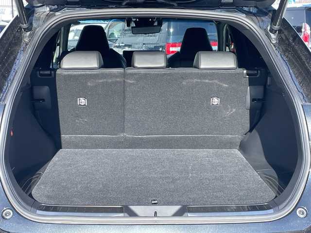 トヨタ ハリアー ハイブリッド Z レザーパッケージ 道央・札幌 2021(令3)年 6.8万km プレシャスブラックパール ４WD/JBLプレミアムサウンド/純正メモリーナビ/AM/FM/BT/フルセグ/トヨタセーフティセンス/衝突被害軽減ブレーキ/横滑り防止装置/レーダークルーズコントロール/レーンキープアシスト/クリアランスソナー/ブラインドスポットモニター/バックカメラ/フロントカメラ/全方位カメラ/パノラミックビューモニター/ビルトインETC/ドライブレコーダー/アイドリングストップ/DRIVEMODE/EVMODE/パワーバックドア/前席パワーシート/D席メモリーシート/前席シートヒーター/前席エアシート/レザーシート/革巻きステアリング/ステアリングリモコン/ハンドルヒーター/電動パーキング/ブレーキホールド/デジタルインナーミラー/MTモード付AT/プッシュスタート/スマートキー/LEDヘッドライト/オートライト/オートマチックハイビーム/フォグランプ/電動格納ミラー/ヒーテッドドアミラー/ウィンカーミラー/純正フロアマット/ドアバイザー/スペアキー