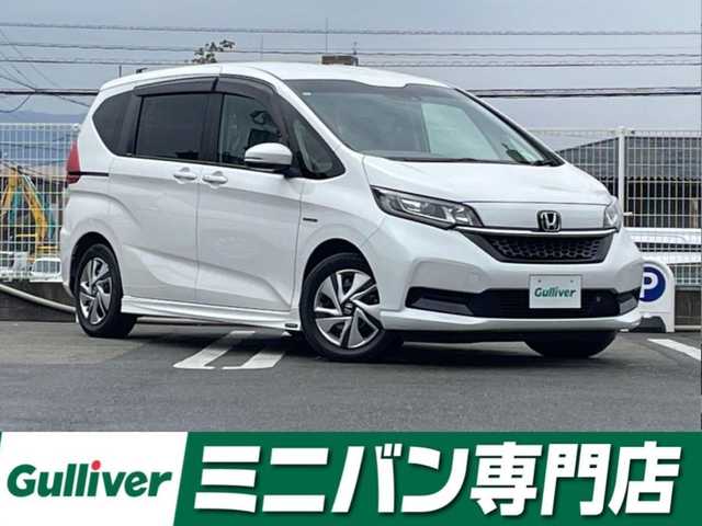 ホンダ フリード ハイブリット G ホンダセンシング 福岡県 2021(令3)年 4.6万km プラチナホワイトパール 純正7型SDナビ(フルセグTV/CD/DVD/Bluetooth)/ホンダセンシング/レーダークルコン/両側パワスラ/バックカメラ/コーナーセンサー/ETC/シートヒーター/純正LEDヘッドライト/純正フロアマット/スマートキー/プッシュスタート/ステアリングスイッチ/USBポート